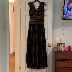 Long pleated croquet black & nude dress